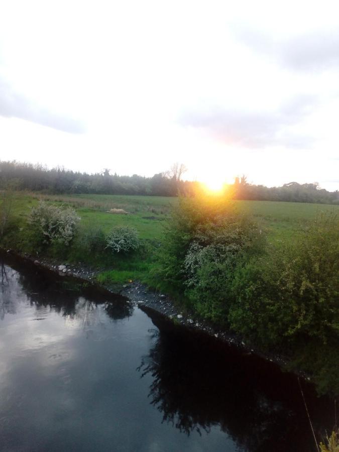 Inny River Lodge Rathowen エクステリア 写真