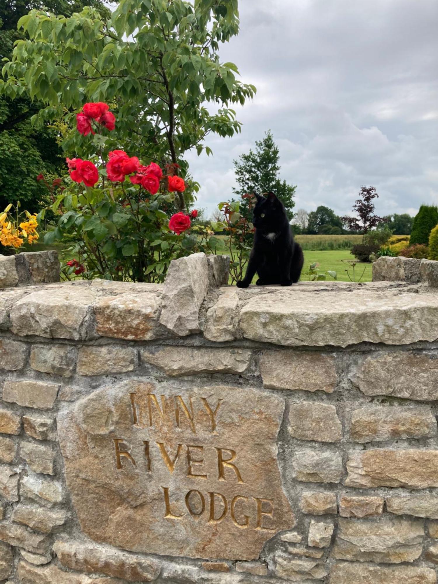Inny River Lodge Rathowen エクステリア 写真
